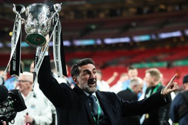 Yasir Al-Rumayyan, 16 Mart 2025 'te Wembley Stadyumu' nda Liverpool - Newcastle United maçında Carabao Kupası kupasını kazandıktan sonra Newcastle United 'ın sahibi oldu.