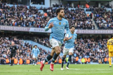 Manchester City 'den Omar Marmoush, 15 Mart 2025 tarihinde Etihad Stadyumu' nda oynanan Premier League maçında Manchester City - Brighton ve Hove Albion maçında 2-1 kazanma golünü kutluyor.