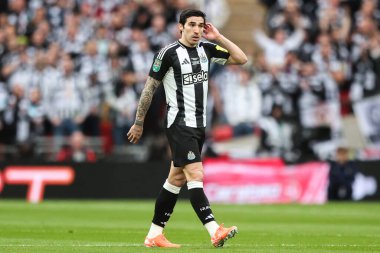 Newcastle United takımından Sandro Tonali 16 Mart 2025 'te Wembley Stadyumu' nda Liverpool - Newcastle United maçında