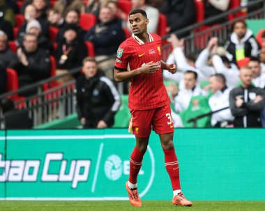 Liverpool 'dan Ryan Gravenberch 16 Mart 2025' te Wembley Stadyumu 'nda Liverpool-Newcastle United Carabao Kupası final maçında