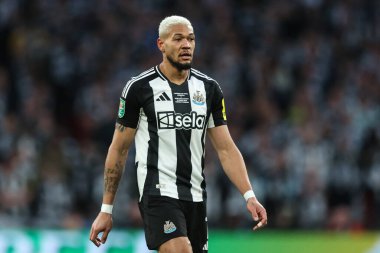 Newcastle United takımından Joelinton 16 Mart 2025 'te Wembley Stadyumu' nda Liverpool Newcastle United 'a karşı oynanan Carabao Kupası final maçında