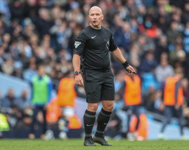 Simon Hooper Premier Lig maçı sırasında Manchester City, Etihad Stadyumu 'nda Brighton ve Hove Albion' a karşı, 15 Mart 2025