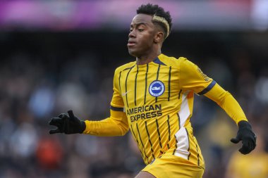 Brighton & Hove Albion takımından Simon Adingra 15 Mart 2025 tarihinde Etihad Stadyumu 'nda Manchester City - Brighton ve Hove Albion maçında