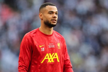 Liverpool 'dan Cody Gakpo Carabao Kupası final maçı öncesinde Wembley Stadyumu' nda Liverpool 'a karşı Newcastle United maçı, 16 Mart 2025