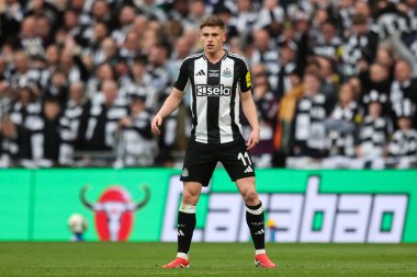 Newcastle United takımından Harvey Barnes 16 Mart 2025 'te Wembley Stadyumu' nda Liverpool - Newcastle United maçında