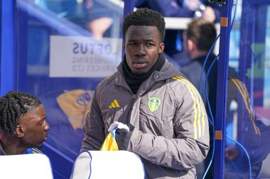 Leeds United takımından Wilfried Gnonto 15 Mart 2025 'te Londra' daki Kiyan Prince Vakfı Stadyumu 'nda Queens Park Rangers vs Leeds United maçından önce