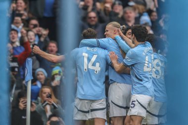 Manchester City 'den Erling Haaland, 15 Mart 2025' te Etihad Stadyumu 'nda oynanan Premier League maçında Manchester City-Brighton ve Hove Albion maçında 1-0 kazanma golünü kutluyor.
