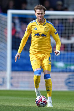 Leeds United takımından Joe Rodon 15 Mart 2025 'te Londra' daki Kiyan Prince Vakfı Stadyumu 'nda Queens Park Rangers - Leeds United maçında