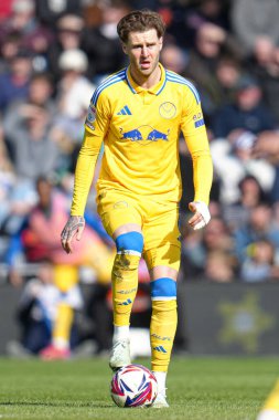 Leeds United takımından Joe Rodon 15 Mart 2025 'te Londra' daki Kiyan Prince Vakfı Stadyumu 'nda Queens Park Rangers - Leeds United maçında