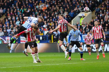 Sheffield Wednesday takımından Michael Smith, Sheffield United 'ın 16 Mart 2025' te Hillsborough, Sheffield United 'a karşı oynadığı Gökyüzü İddia Şampiyonası maçında gol atma girişimine liderlik ediyor.