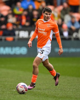 Blackpool 'dan Rob Apter, 15 Mart 202' de Bloomfield Road, Blackpool 'da oynanan Blackpool - Leyton Orient maçında maç yapıyor.