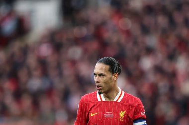 Liverpool 'dan Virgil van Dijk 16 Mart 2025' te Wembley Stadyumu 'nda Liverpool - Newcastle United maçında