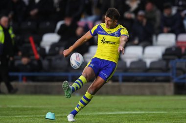 Warrington Wolves 'tan Stefan Ratchford, 15 Mart 2025' te Widnes, İngiltere 'deki DCBL Stadyumu' nda oynanan Betfred Challenge Kupası karşılaşmasında 6-6 'lık galibiyet golünü attı.