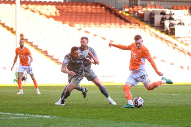 Blackpool takımından Sonny Carey, 15 Mart 2025 'te Bloomfield Road, Blackpool' da oynanan Blackpool - Leyton Orient maçında 1-1 berabere kaldı.