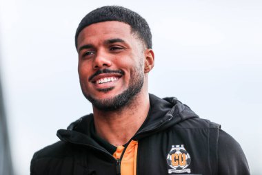 Cambridge United takımından Elias Kachunga, 15 Mart 2025 'te Cledara Abbey Stadyumu' nda oynanan Sky Bet 1 karşılaşması öncesinde Cledara Abbey Stadyumu 'na geldi.