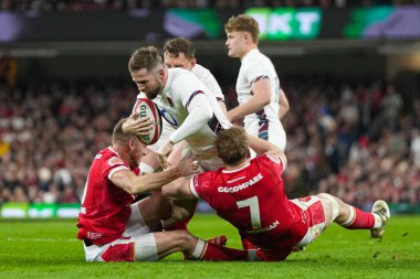 İngiltere 'den Elliot Daly, Galler' den Gareth Anscombe ve Galler 'den Jack Morgan tarafından, Prince Stadyumu, Cardiff, Birleşik Krallık, 15 Mart 2025' te Galler - İngiltere maçında yenildi.