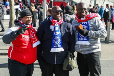Taraftarlar 16 Mart 2025 'te Emirates Stadyumu' nda oynanan Premier League karşılaşması öncesinde Emirates Stadyumu 'na geldiler.