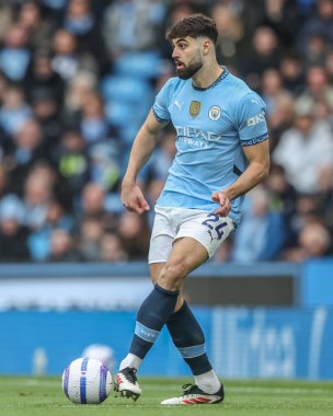Manchester City 'den Joko Gvardiol, 15 Mart 2025 tarihinde Etihad Stadyumu' nda Manchester City ile Brighton ve Hove Albion arasında oynanan Premier League maçında pas attı.