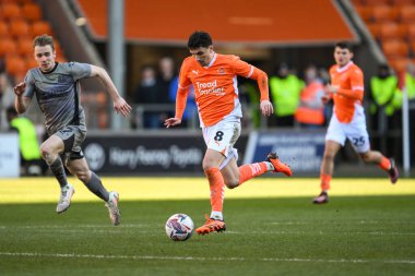 Blackpool 'dan Albie Morgan, 15 Mart 2025' te Bloomfield Road, Blackpool 'da oynanan Blackpool - Leyton Orient maçında topla bir çıkış yaptı.
