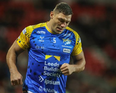 Leeds Rhinos takımının Ryan Hall 'u Betfred Challenge Cup maçında ısınma turunda St Helens - Leeds Rhinos maçı sırasında St Helens Stadyumu, St Helens, İngiltere, 14 Mart 2025