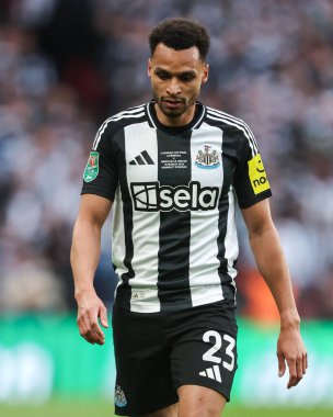 Newcastle United takımından Jacob Murphy 16 Mart 2025 'te Wembley Stadyumu' nda Liverpool - Newcastle United maçında