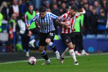 Sheffield Wednesday 'den Pol Valentn, Sheffield United' a karşı 16 Mart 2025 'te Sheffield United' ın Sheffield United 'a karşı oynadığı maçta Sheffield United' dan Gustavo Hamer 'a meydan okudu.