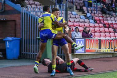 Warrington Wolves 'tan Josh Thewlis, 15 Mart 2025' te Widnes Widnes Stadyumu 'nda oynanan Betfred Challenge Cup maçında 6-10' luk galibiyetini kutluyor.