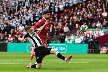Newcastle United 'dan Harvey Barnes, 16 Mart 2025' te Wembley Stadyumu 'nda oynanan Liverpool-Newcastle United Carabao Kupası final maçında gol atma şansı yakaladı.