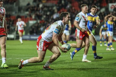 St. Helens takımından Matt Whitley, 14 Mart 2025 'te St Helens - Leeds Rhinos maçında St Helens - All Wicked Stadyumu, St Helens, İngiltere
