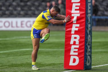 Warrington Wolves takımından Jordy Crowther 15 Mart 2025 'te İngiltere' nin başkenti Widnes Stadyumu 'nda oynanan Betfred Challenge Cup maçı öncesinde ısındı.