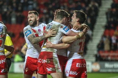 St. Helens takımından Matt Whitley, 14 Mart 2025 'te St Helens - Leeds Rhinos maçı sırasında St Helens - All Wicked Stadyumu, St Helens, İngiltere' de oynanan Betfred Challenge Cup karşılaşmasını kutluyor.