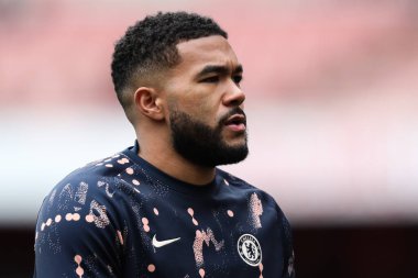 Chelsea 'den Reece James Premier League karşılaşması öncesinde 16 Mart 2025' te Emirates Stadyumu 'nda Chelsea' ye karşı oynanan maç öncesi ısınma maçında