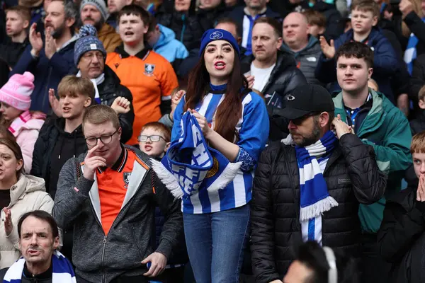 Sheffield Wednesday taraftarları, Sheffield United 'a karşı 16 Mart 2025' te Hillsborough, Sheffield, İngiltere 'de oynanan Gökyüzü İddia Şampiyonası maçında Sheffield United' a karşı.