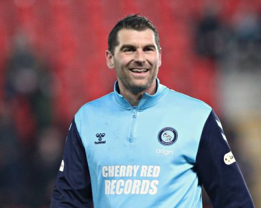 Wycombe Wanderers takımından Sam Vokes 18 Mart 2025 'te New York Stadyumu' nda Rotherham United 'a karşı Wycombe Wanderers maçından önce