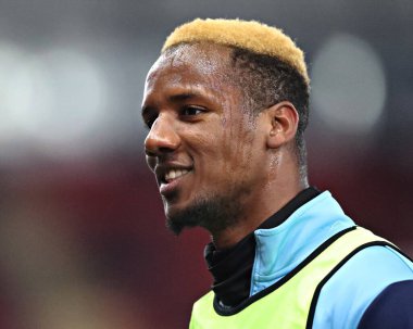 Wycombe Wanderers takımından Richard Kon 18 Mart 2025 'te New York Stadyumu' nda Rotherham United 'a karşı Wycombe Wanderers maçından önce