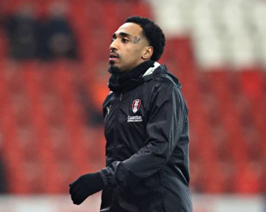 Rotherham United takımından Mallik Wilks 18 Mart 2025 'te New York Stadyumu' nda Rotherham United ile Wycombe Wanderers maçından önce