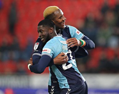 Wycombe, Wycombe Wanderers 'dan Gideon Kodua' nın 18 Mart 2025 'te New York Stadyumu' nda Rotherham United ve Wycombe Wanderers maçında attığı üçüncü golü kutluyor.