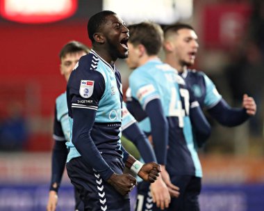 Wycombe Wanderers takımından Gideon Kodua, 18 Mart 2025 'te New York Stadyumu' nda oynanan ve Rotherham United ile Wycombe Wanderers arasında oynanan Sky Bet 1 karşılaşmasında golünü kutluyor.