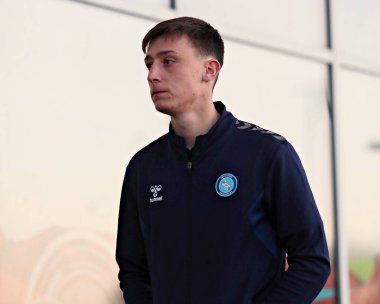 Wycombe Wanderers takımından Cameron Humphreys, 18 Mart 2025 'te İngiltere' nin Rotherham Stadyumu 'nda Rotherham United ve Wycombe Wanderers maçından önce geldi.