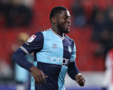Wycombe Wanderers takımından Gideon Kodua, 18 Mart 2025 'te New York Stadyumu' nda oynanan ve Rotherham United ile Wycombe Wanderers arasında oynanan Sky Bet 1 karşılaşmasında golünü kutluyor.