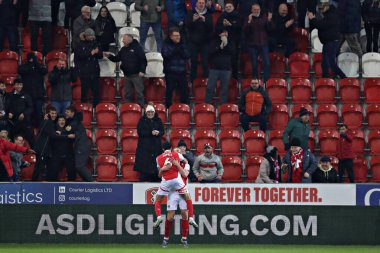 Rotherham United takımından Louie Sibley, 18 Mart 2025 'te New York Stadyumu' nda oynanan ve Rotherham United 'ın Wycombe Wanderers' a karşı oynadığı Sky Bet 1 karşılaşmasında golünü kutluyor.