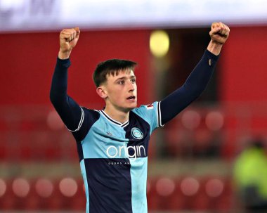 Wycombe Wanderers takımından Cameron Humphreys, 18 Mart 2025 'te New York Stadyumu, Rotherham, İngiltere' de oynanan 1.