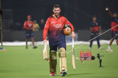 Royal Challengers Bengaluru Phil Salt, Hindistan Premier Ligi (IPL) 2025 kriket turnuvası açılış maçı sırasında Eden Garden Cricket Stadyumu 'nda bulunan Kolkata Knight Riders ve Royal Challengers Bengaluru arasında yapılan antrenmana katıldı. 