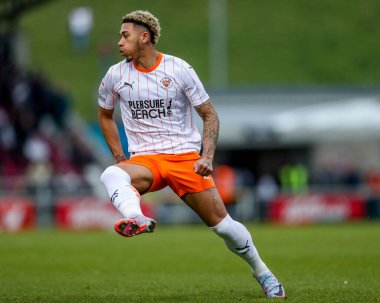 Blackpool 'dan Jordan Lawrence-Gabriel, 22 Mart 2025' te Northampton Town, Northampton Stadyumu 'nda Blackpool' a karşı oynanan Sky Bet 1 maçı sırasında hareket halindeydi.