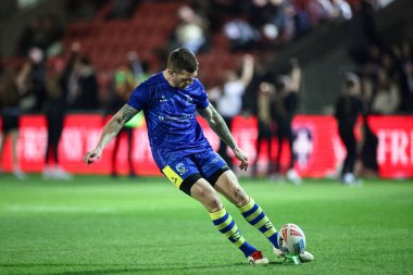 Warrington Wolves 'tan Marc Sneyd maç öncesi ısınma turunda Betfred Süper Lig 5. raundunda St Helens vs Warrington Wolves' a karşı Wicked Stadyumu, St Helens, İngiltere, 21 Mart 2025