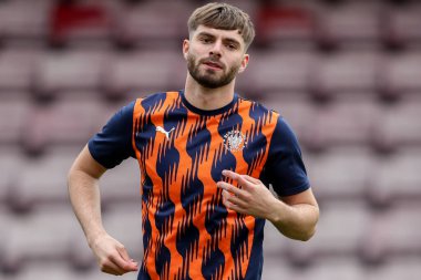 Blackpool 'dan Tom Bloxhan, 22 Mart 2025' te İngiltere 'nin Sixfields Stadyumu' nda oynanan Northampton Town-Blackpool maçından önce ısınıyor.