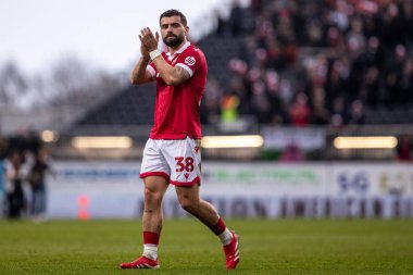 Wrexham 'dan Elliot Lee, Wrexham-Stockport County maçı sırasında 22 Mart 2025' te Wrexham - SToK Cae Ras, Wrexham, İngiltere