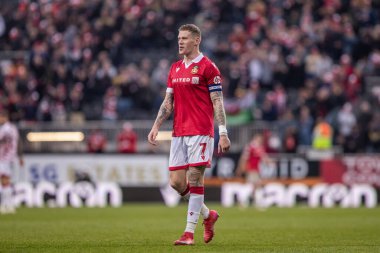 Wrexham 'dan James McClean, Wrexhams' ın 22 Mart 2025 tarihinde SToK Cae Ras, Wrexham, Birleşik Krallık 'ta oynanan Sky Bet 1 maçında kazandığı 1-0' lık galibiyeti kutluyor.