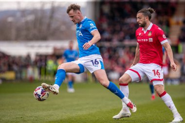 Stockport County 'den Callum Connolly, 22 Mart 2025' te SToK Cae Ras, Wrexham - Stockport County maçında topu kontrol ediyor.