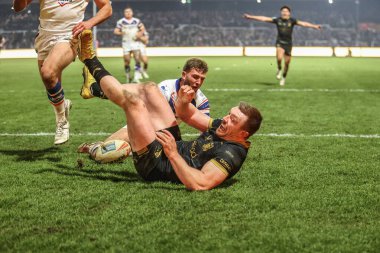 Hull FC 'den Ed Chamberlain, Wakefield Trinity vs Hull FC maçında 21 Mart 2025' te Wakefield, İngiltere 'deki DIY Kitchens Stadyumu' nda denemesini kutluyor.